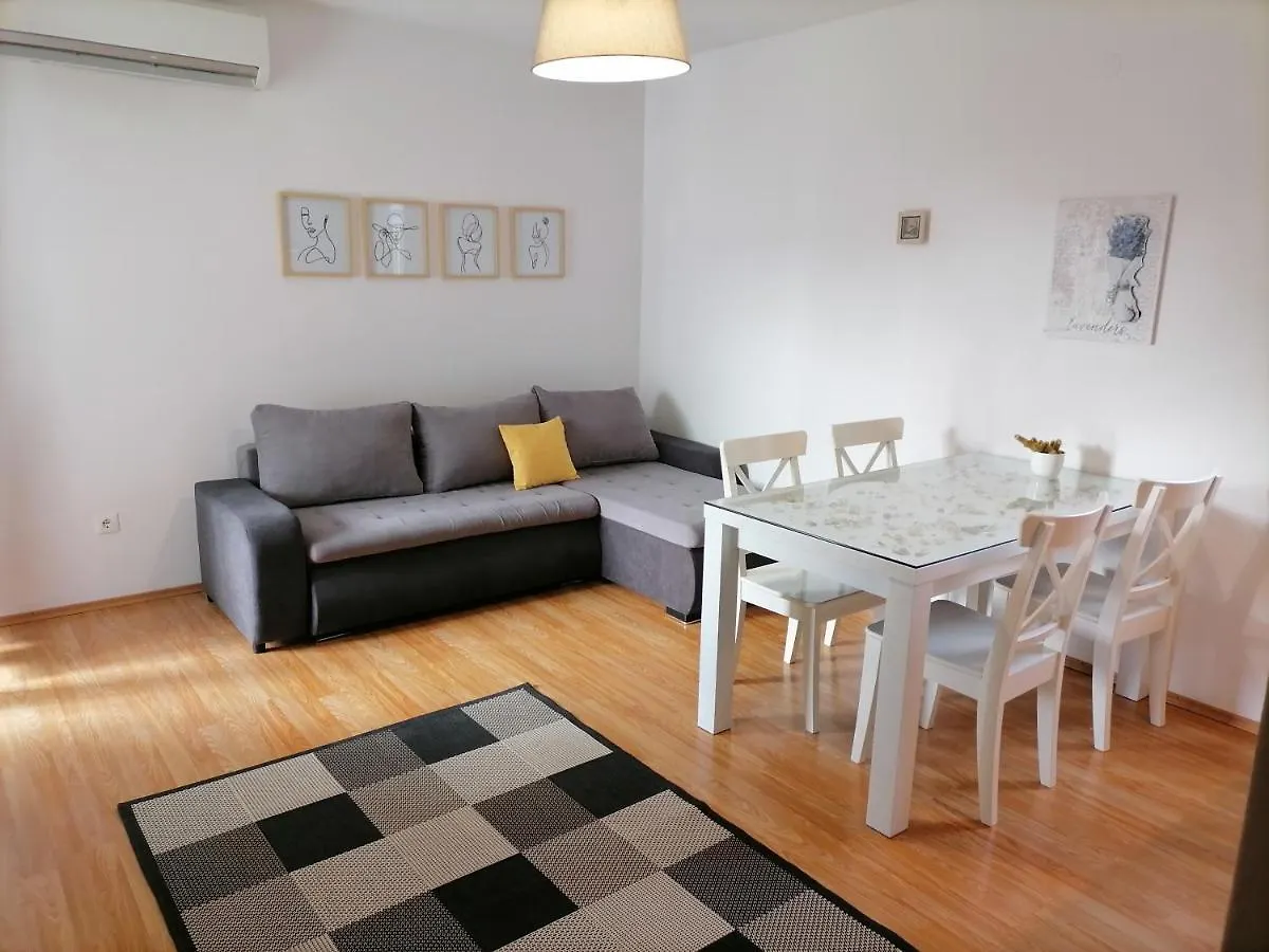 Apartments Dora Bibinje, 30 M From The Sea