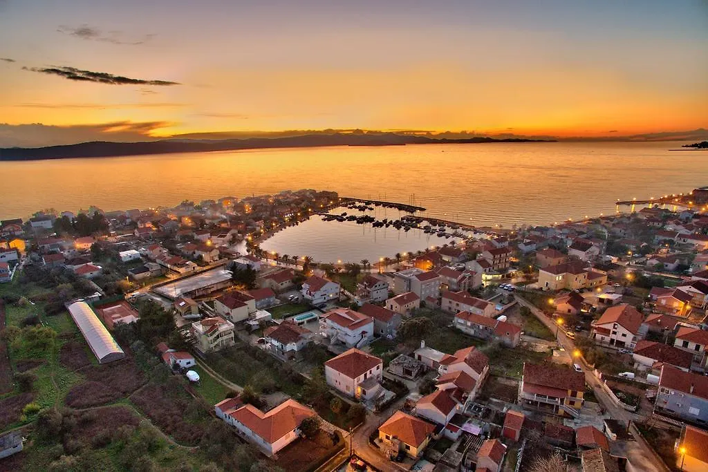 Apartments Dora Bibinje, 30 M From The Sea